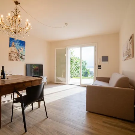 Robur Gardae Panoramic Villa